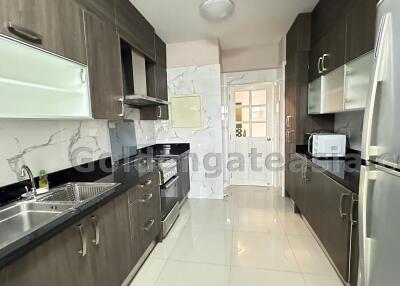 Spacious 3-Bedroom Condo with big balcony - Sukhumvit Nana-Asoke BTS/MRT