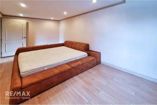 Spacious 3BR Condo in Central Bangkok - D.S. Tower 2