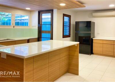 Spacious 4-Bedroom Detached House in Prime Sukhumvit Area