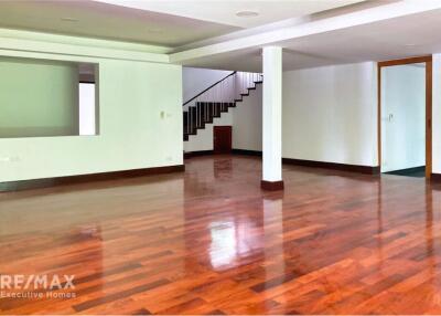 Spacious 4-Bedroom Detached House in Prime Sukhumvit Area