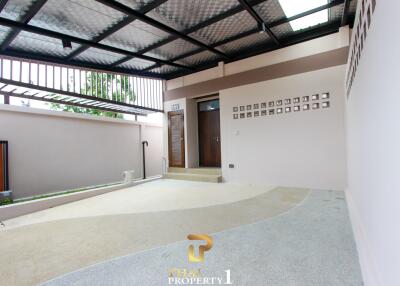 Ready to Move In Townhouse Pool Villa for Sale in Bang Sare Sattahip