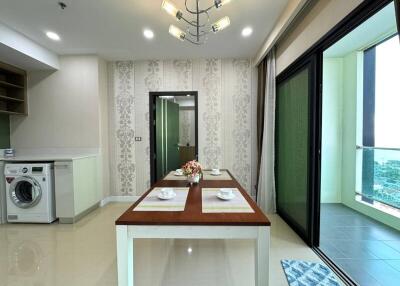 Dining area with a view to the balcony