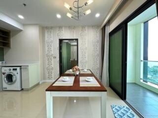 Dining area with a view to the balcony