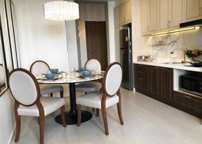 Modern kitchen with dining area