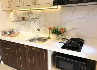 Modern kitchen with marble backsplash and built-in appliances