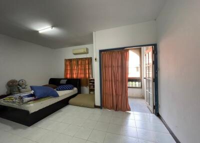 Bedroom with double bed, air conditioning, and balcony access