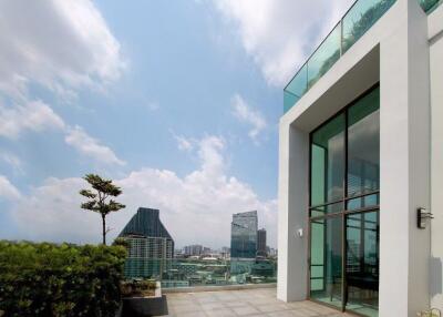 High-rise building with a balcony and a city view