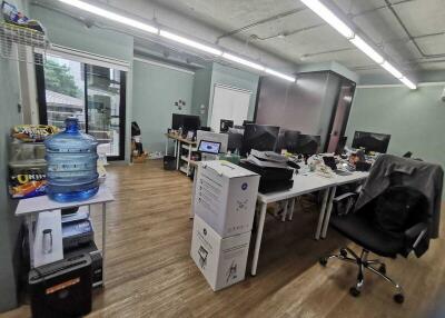 Bangkok Office  Sukhumvit BTS Thong Lo