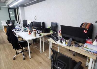 Bangkok Office  Sukhumvit BTS Thong Lo