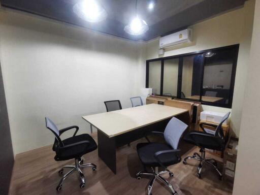 Bangkok Office  Sukhumvit BTS Thong Lo