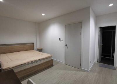 205 ตรม., 5 ห้องนอน, 3 ห้องน้ำ สำนักงาน ราคา ฿ 5,900,000