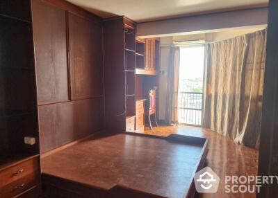 2-BR Condo near MRT Sam Yot