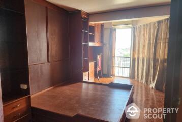 2-BR Condo near MRT Sam Yot