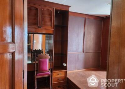 2-BR Condo near MRT Sam Yot