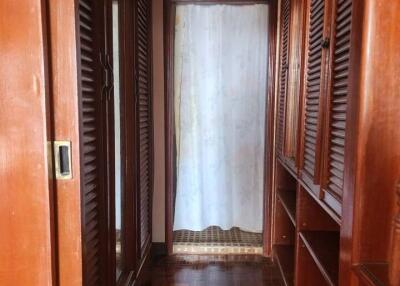 2-BR Condo near MRT Sam Yot