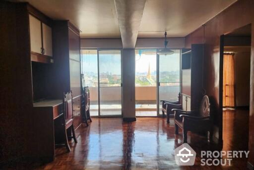 2-BR Condo near MRT Sam Yot