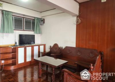 2-BR Condo near MRT Sam Yot