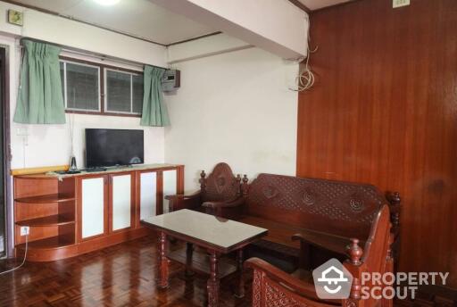 2-BR Condo near MRT Sam Yot