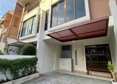 3-BR Townhouse at The Private Sukhumvit-Bangchak near BTS Bang Chak