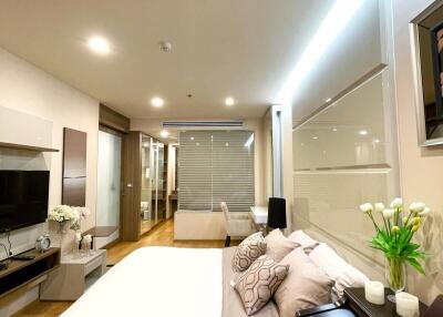 1-BR Condo at The Address Sathorn near BTS Saint Louis