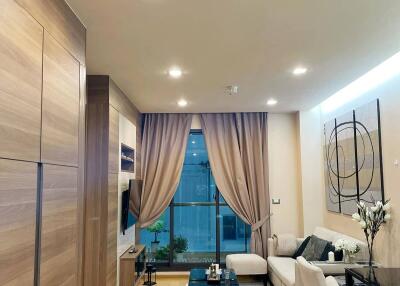 1-BR Condo at The Address Sathorn near BTS Saint Louis