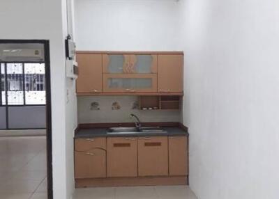 Commercial for Rent in Si Lom