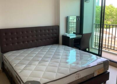 2-BR Condo at Supalai Loft Prajadhipok-Wongwian Yai near BTS Wongwian Yai