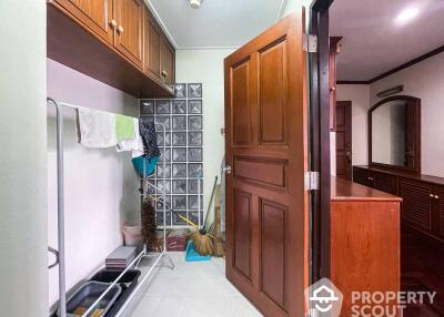 2-BR Condo at Richmond Palace Condominium near BTS Phrom Phong