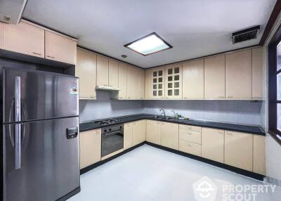 2-BR Condo at Richmond Palace Condominium near BTS Phrom Phong