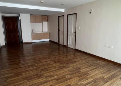 1-BR Condo at Pg Rama 9 near MRT Phra Ram 9