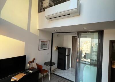 Ideo Mobi Asoke 1 bedroom duplex condo for rent