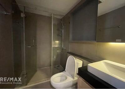 Luxurious 1-Bedroom Condo with BTS Chong Nonsi 7 Mins Walk - Klass Silom