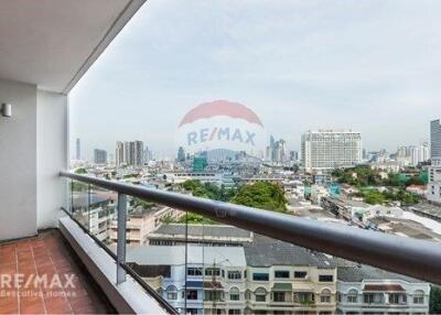 Pet Friendly 3-Bed Condo with Vibrant View in Yan Nawa