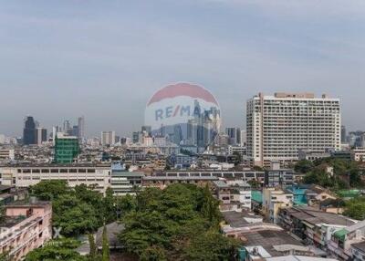 Pet Friendly 3-Bed Condo with Vibrant View in Yan Nawa