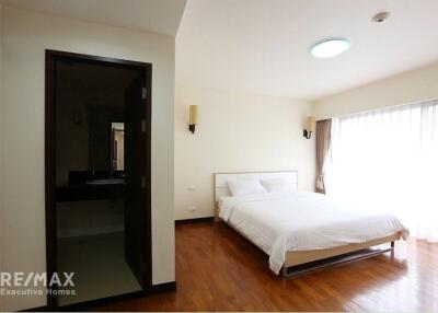 Modern 3-Bed Condo for Rent in Prime Sukhumvit Soi 14 Location