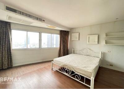 "Luxurious 5-BR Condo in Saichol Mansion, floor 32, Bangkok"