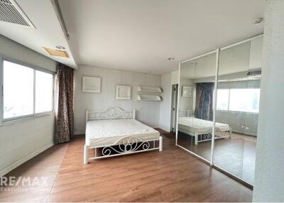 "Luxurious 5-BR Condo in Saichol Mansion, floor 32, Bangkok"