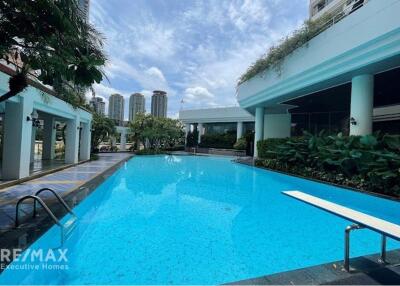 "Luxurious 5-BR Condo in Saichol Mansion, floor 32, Bangkok"