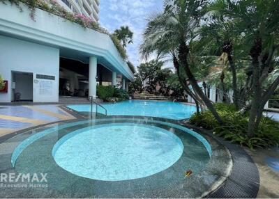 Luxurious 2-BR Condo with BTS Krung Thon Buri Access, Saichol Mansion, Bangkok