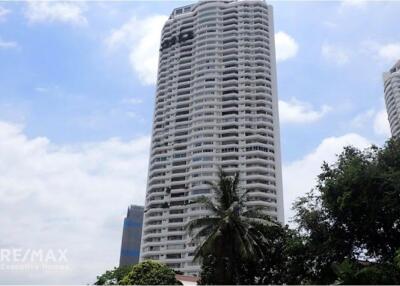 "Luxurious 5-BR Condo in Saichol Mansion, floor 32, Bangkok"