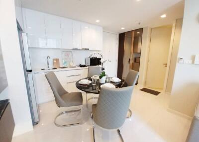 Modern kitchen with dining area