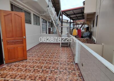 Townhouse for rent, Nawin Village, Chuepleng Road, near MRT Khlong Toei