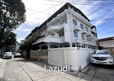 4 Bed 4 Bath 300 SQ.M Townhouse at Chong Nonsi