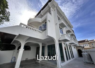 4 Bed 4 Bath 300 SQ.M Townhouse at Chong Nonsi