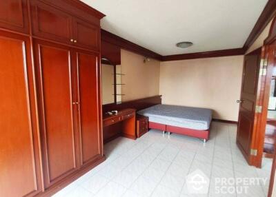 1-BR Condo at Saranjai Mansion Condominium near BTS Nana