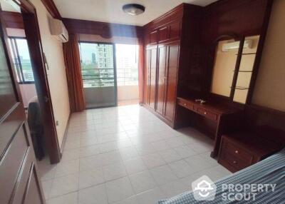 1-BR Condo at Saranjai Mansion Condominium near BTS Nana