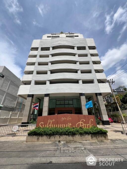 2-BR Condo at Sukhumvit Park Condominium near BTS Asok