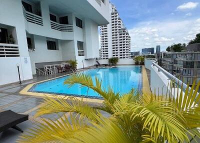 2-BR Condo at Sukhumvit Park Condominium near BTS Asok