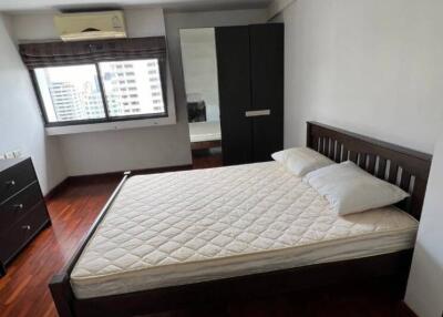 2-BR Condo at Sukhumvit Park Condominium near BTS Asok