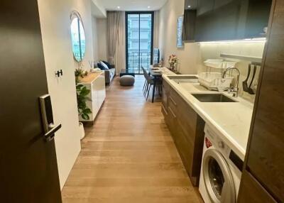 Muniq Langsuan 1 bedroom condo for rent